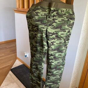 No Boundaries Women's Camouflage Skinny Pants